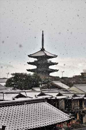 八坂の塔　雪化粧
