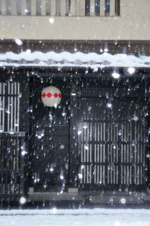 五つ団子に雪が降る