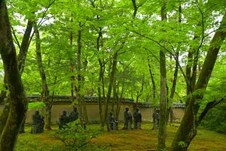 新緑の嵐山羅漢像