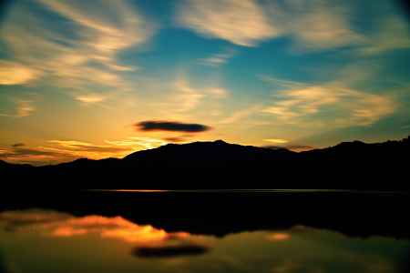 嵯峨野の山々に陽が落ちて