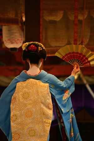 萬々歳とぞ　舞い納む