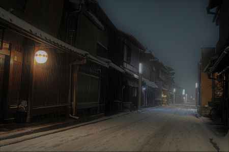 五つ団子に雪が舞う