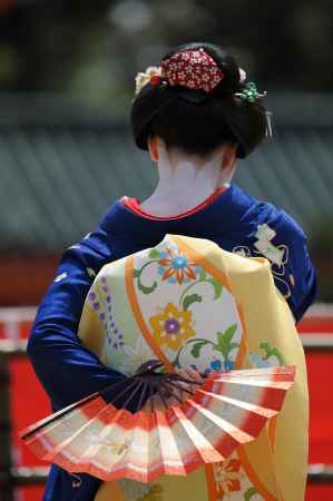 神を勇めの音もよや