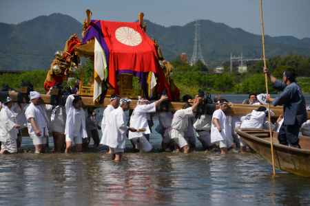 せーのっ！よいっしょ！ゆっくり！肩入れろ！