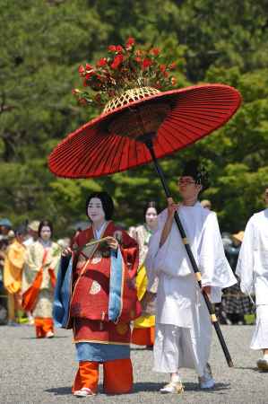 微笑む　命婦（みょうぶ）さん