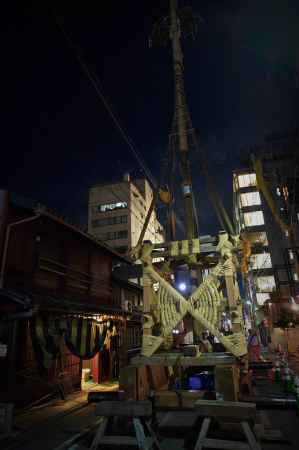 放下鉾　鉾建て