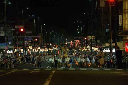 祇園祭　神輿洗式　四条大橋から