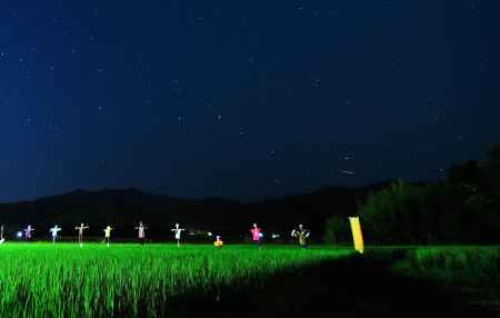 案山子の空にペルセウス座流星群 2023