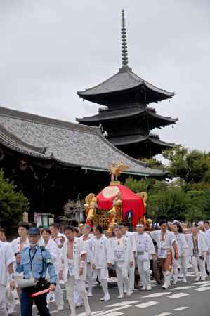 宝永祭　東寺さんを行く