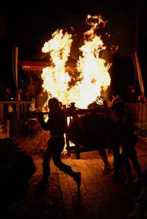 保津の火祭り　赤熊
