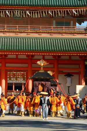 御鳳輦　應天門