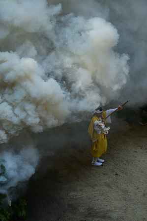山伏さんを覆う