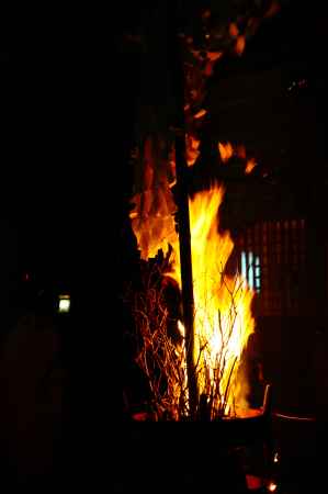 御幣　舞い上がる