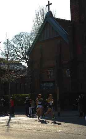 都大路を走り抜ける