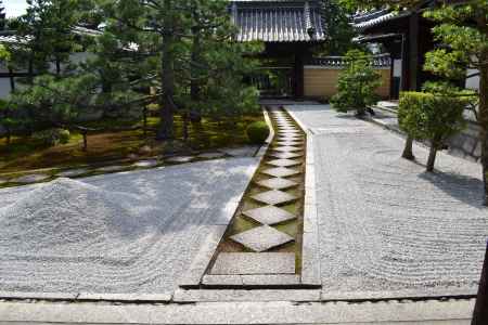 両足院　庭園と石畳