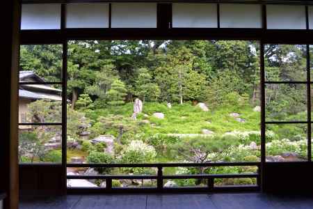 両足院　書院から庭園を望む