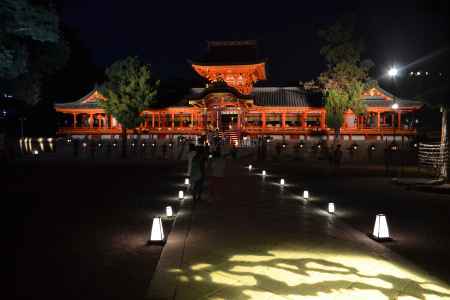 石清水八幡宮　ライトアップされた本殿