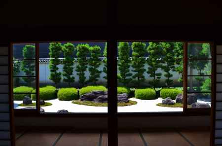 奥書院より石庭を望む