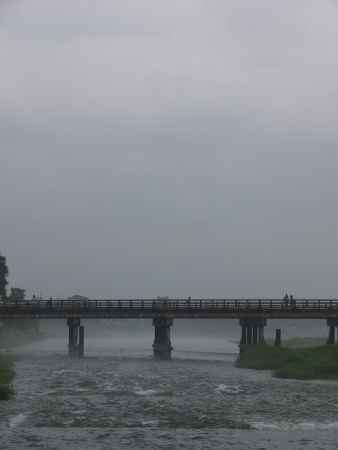 霧の渡月橋