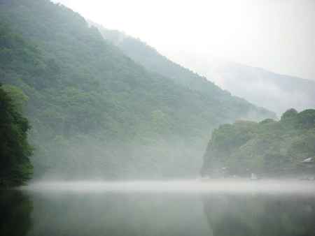 霧の嵐山