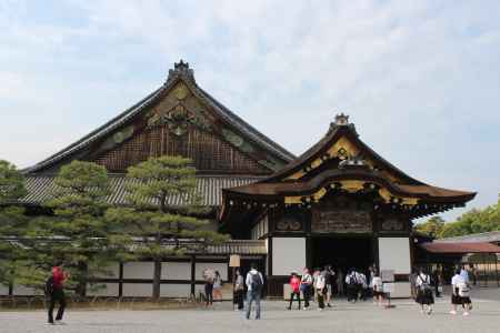 二条城 青空と二の丸御殿 