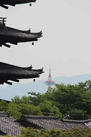 八坂の塔と京都タワ－