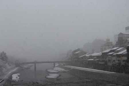 2015年元旦から吹雪で-す