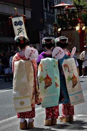 祇園祭山鉾巡行と舞子さん
