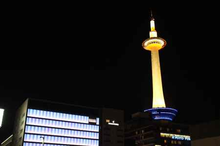 京都駅　光のお出迎え