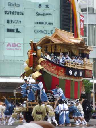 祇園祭　山鉾巡行　大船鉾の辻回し2