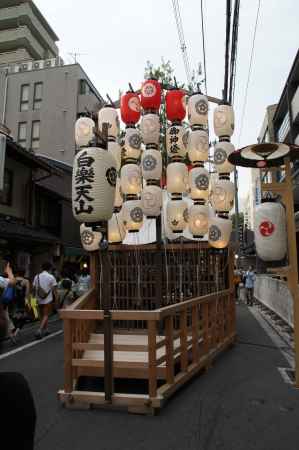 宵山の白楽天山