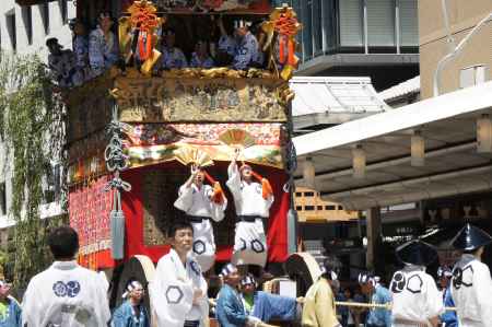 北観音山の先導役