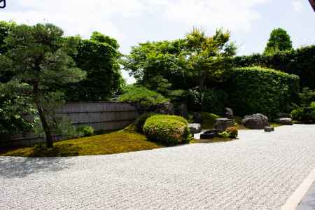枯山水の方丈前庭園