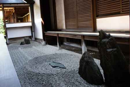 小さな石庭