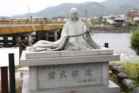 宇治  紫式部像