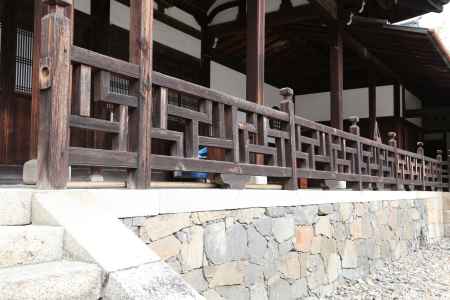 法堂 欄干が卍崩しのデザイン右