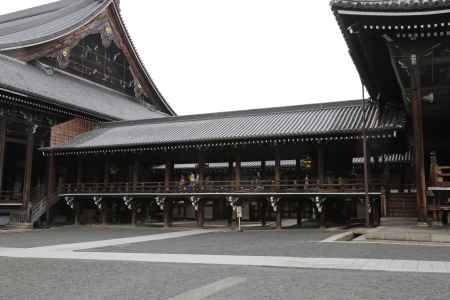 西本願寺 回廊 右御影堂 左阿弥陀堂