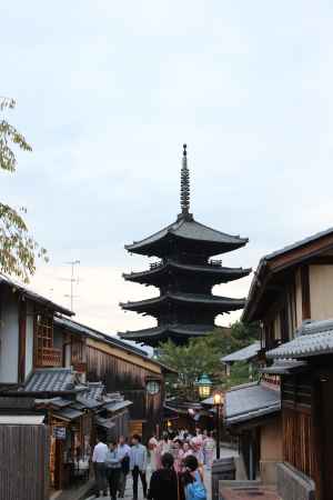 週末の八坂の通り