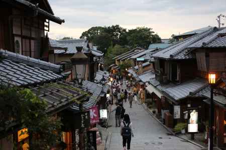 夕暮れ時の二年坂