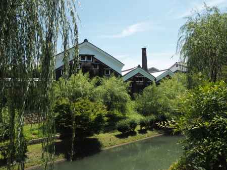 月桂冠の酒蔵と豪川