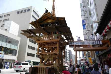 祇園祭　山鉾建て月鉾