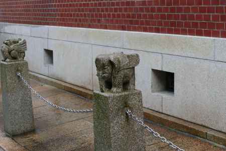 伝道院　文化財の石像