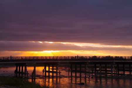 雲間から光さす渡月橋