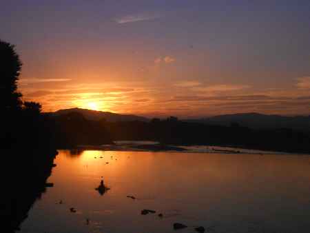 燃え上がる夜明け