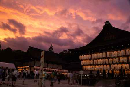 下鴨神社　賑わうみたらし祭
