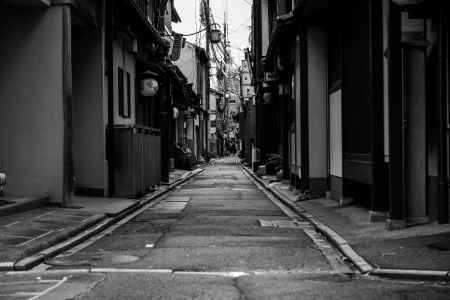 雨上がりの花街