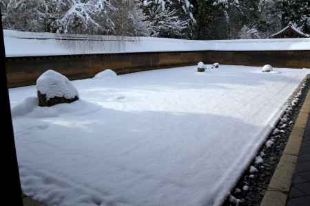 冬の龍安寺方丈庭園
