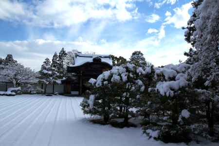 雪景色の仁和寺8