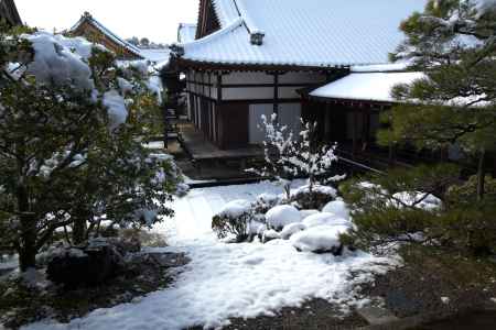 雪景色の仁和寺32