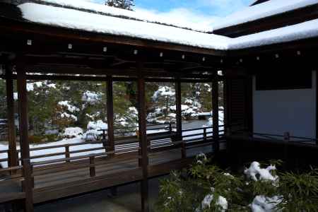 雪景色の仁和寺33